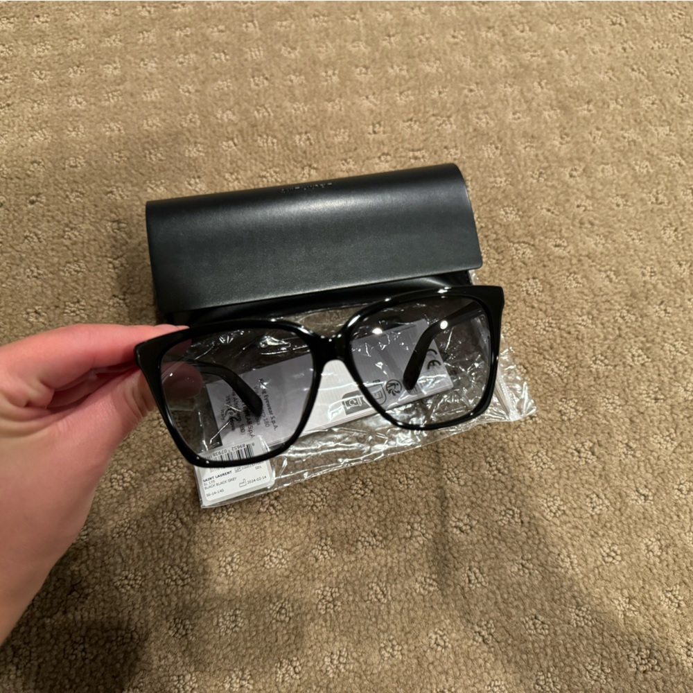Brand new sunglasses - Picture 3 of 9